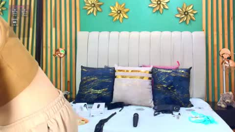 Snapshot of katlyn_martins chatting on February 17, 7:01 pm K A T L Y N online show from February 17, 7:01 pm