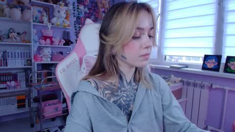 Snapshot of katrinwaifu chatting on October 5, 1:38 pm Katrin online show from October 5, 1:38 pm
