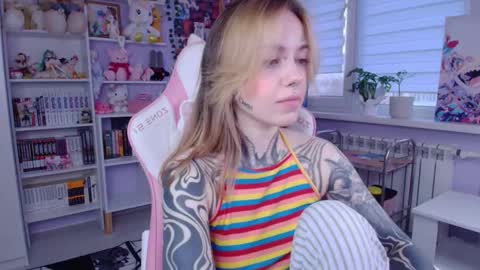 Snapshot of katrinwaifu chatting on October 18, 2:42 pm Katrin online show from October 18, 2:42 pm
