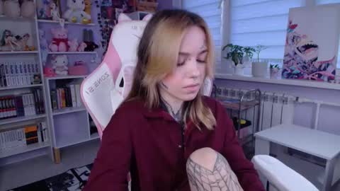 Snapshot of katrinwaifu chatting on October 16, 1:47 pm Katrin online show from October 16, 1:47 pm