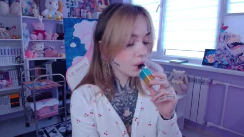 Snapshot of katrinwaifu chatting on October 1, 1:27 pm Katrin online show from October 1, 1:27 pm
