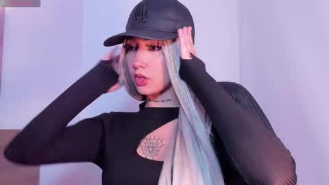 katta_martini_ online show from November 20, 11:44 am