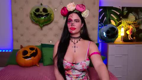 KattieSims online show from October 31, 7:40 pm