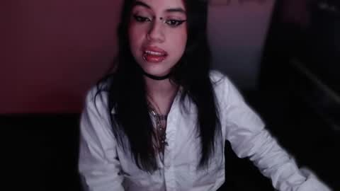 Snapshot of kattze chatting on January 5, 7:17 pm      online show from January 5, 7:17 pm