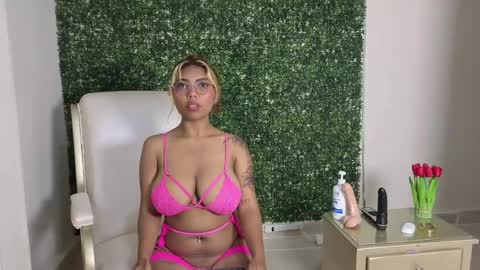katy_love222 online show from May 14, 8:03 pm