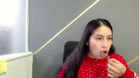 Snapshot of katybelladonna chatting on December 4, 10:57 am KATY online show from December 4, 10:57 am