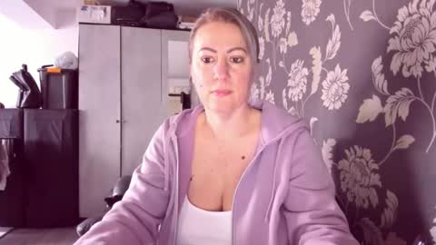 Katy online show from February 16, 1:44 pm