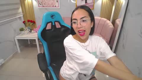 Snapshot of katyrider_a chatting on September 19, 2:05 pm katyrider_a online show from September 19, 2:05 pm