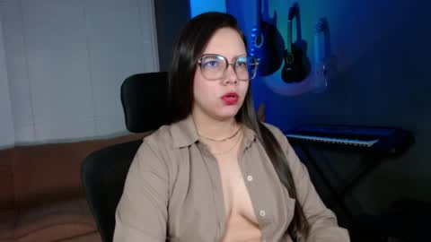 Kay online show from April 19, 6:54 pm