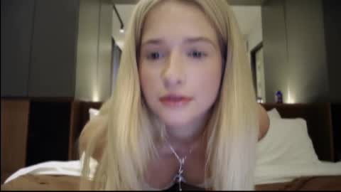 Snapshot of kaylaaaa111 chatting on February 19, 11:14 pm khaleesi online show from February 19, 11:14 pm