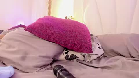 kaylachannell online show from June 29, 10:15 am