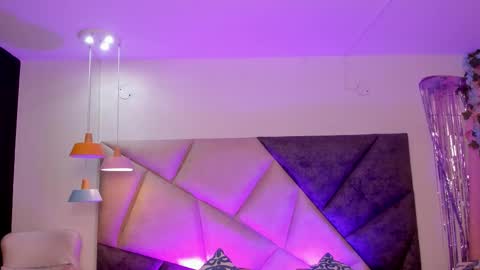 kaylahank online show from November 7, 12:00 pm