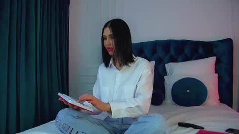 Kayla online show from June 23, 6:33 am