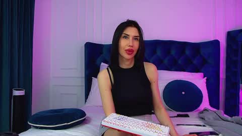 Kayla online show from May 18, 4:07 am