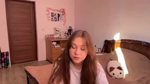 Nyelle online show from May 16, 2:27 pm