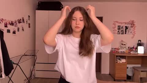 Nyelle online show from May 19, 2:35 pm