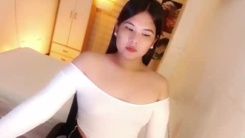 Y O U R        F U T U R E       K A Y L E E  online show from November 10, 5:57 am