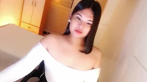 Snapshot of kayleepinay chatting on October 6, 6:45 pm Y O U R F U T U R E K A Y L E E online show from October 6, 6:45 pm