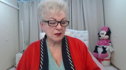 kaylesmoll online show from April 29, 2:37 am