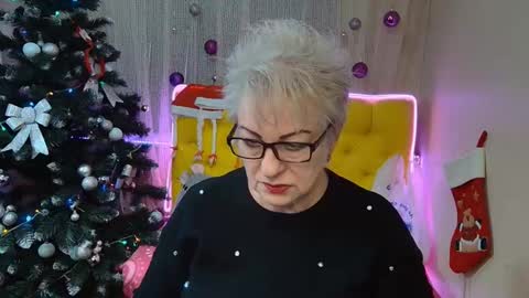 kaylesmoll online show from January 18, 7:15 pm