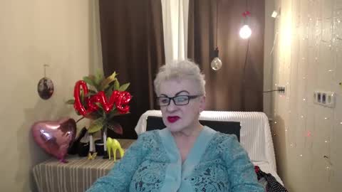 kaylesmoll online show from February 15, 9:28 pm