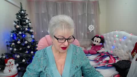 kaylesmoll online show from January 11, 7:27 pm