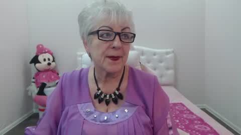 kaylesmoll online show from July 28, 6:53 pm