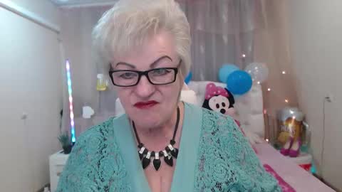 kaylesmoll online show from September 17, 6:50 pm