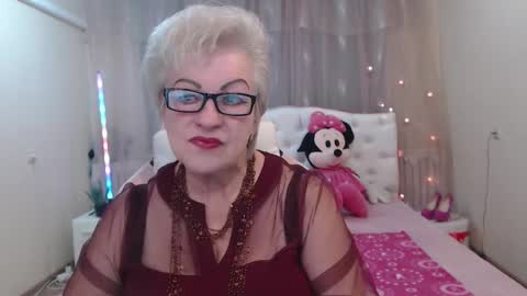 kaylesmoll online show from September 16, 6:49 pm