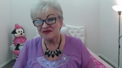 kaylesmoll online show from July 26, 8:16 pm