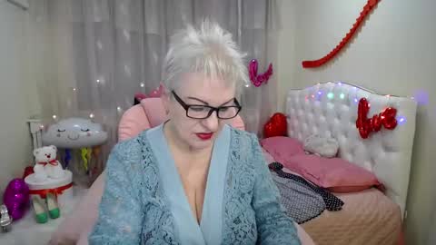 kaylesmoll online show from February 25, 7:49 pm