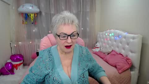 kaylesmoll online show from January 29, 7:11 pm