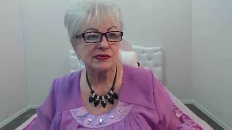 kaylesmoll online show from July 20, 6:52 pm