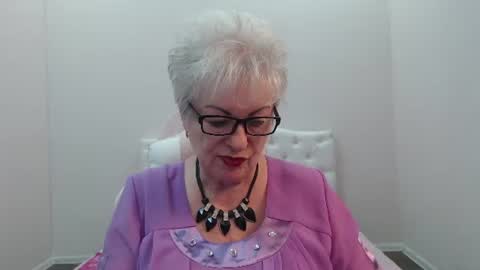 kaylesmoll online show from July 19, 7:16 pm