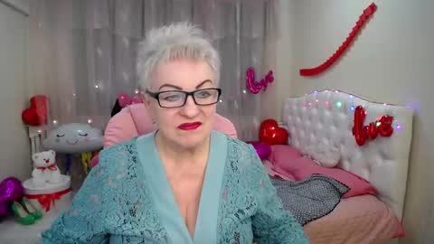 kaylesmoll online show from February 12, 9:22 pm