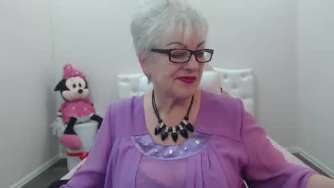 kaylesmoll online show from July 28, 9:47 pm