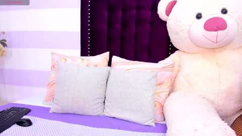 Snapshot of kaylin_jann chatting on February 20, 10:37 pm Kaylin Jann online show from February 20, 10:37 pm