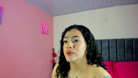 Snapshot of kayllaevans_ chatting on December 16, 1:10 am Kay online show from December 16, 1:10 am