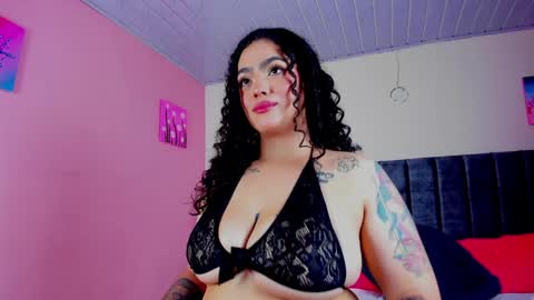 Snapshot of kayllaevans_ chatting on December 7, 8:05 pm Kay online show from December 7, 8:05 pm