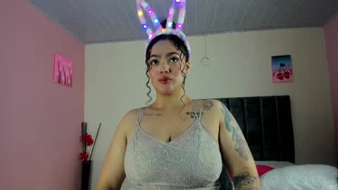 Snapshot of kayllaevans_ chatting on December 22, 4:38 pm Kay online show from December 22, 4:38 pm