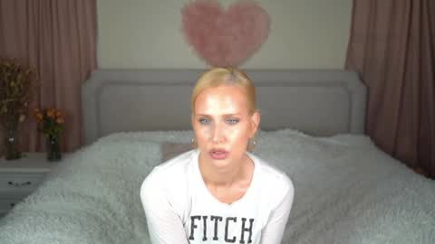 EliandKylie online show from December 3, 4:15 am