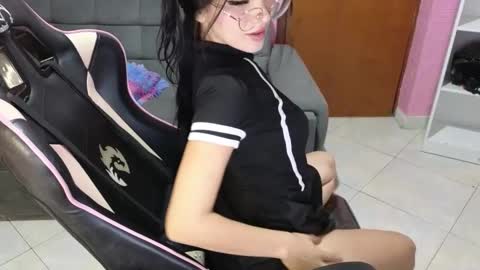 Snapshot of keeiity_moon chatting on October 17, 2:09 pm keeiity_moon online show from October 17, 2:09 pm