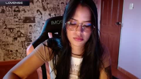 Snapshot of keikim_ chatting on February 19, 10:09 pm Kimk online show from February 19, 10:09 pm