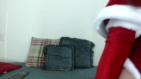 Snapshot of keket_smith chatting on December 24, 7:33 pm Keket online show from December 24, 7:33 pm