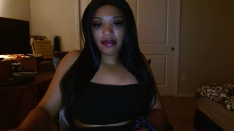 Snapshot of kelliecapri chatting on December 22, 5:23 am Kellie online show from December 22, 5:23 am