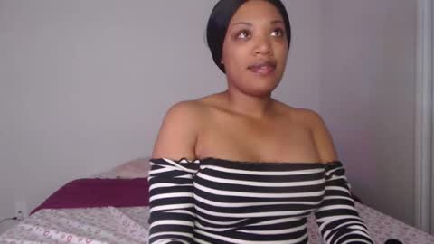 Snapshot of kelliecapri chatting on January 2, 11:27 pm Kellie online show from January 2, 11:27 pm