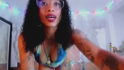 kelly__thomson online show from February 20, 11:21 pm