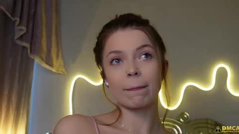 kelly_peachpiee online show from February 8, 5:33 am