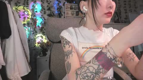 Snapshot of kellyasian chatting on March 10, 6:27 am Leia online show from March 10, 6:27 am