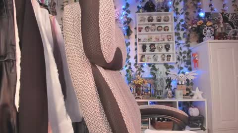 Snapshot of kellyasian chatting on December 28, 7:01 pm Leia online show from December 28, 7:01 pm